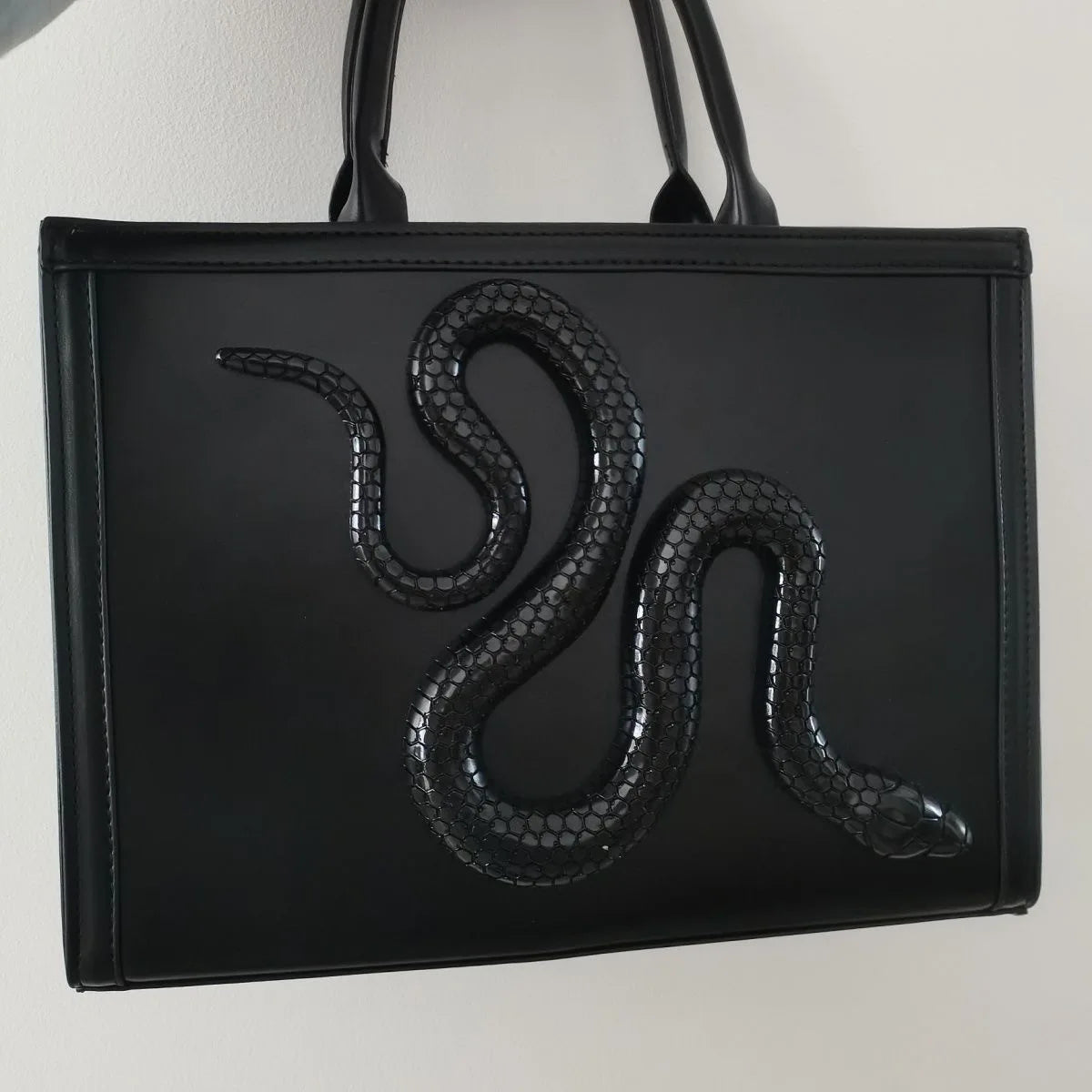 3D Faux Croc Skin Snake Bag