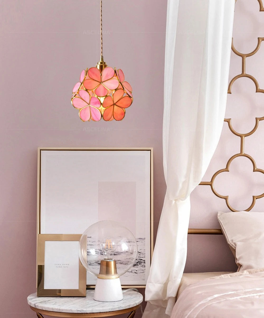 Daisy Pendant Light - Floral Fawna