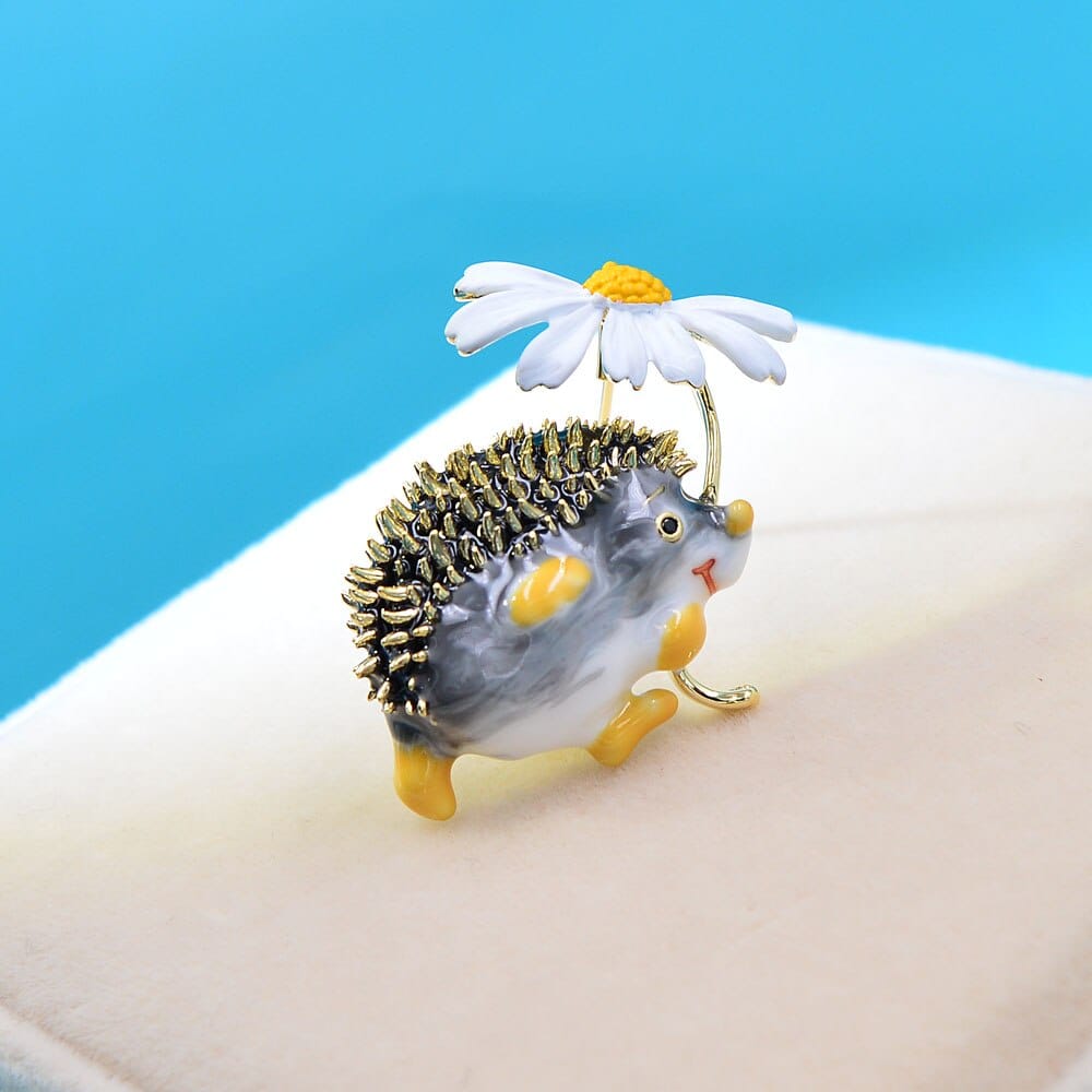 Hedgehog & Daisy Brooch - Floral Fawna
