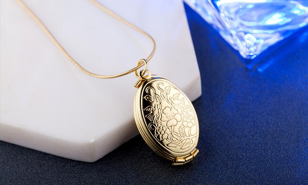 Rose Memory Locket Necklace - Floral Fawna