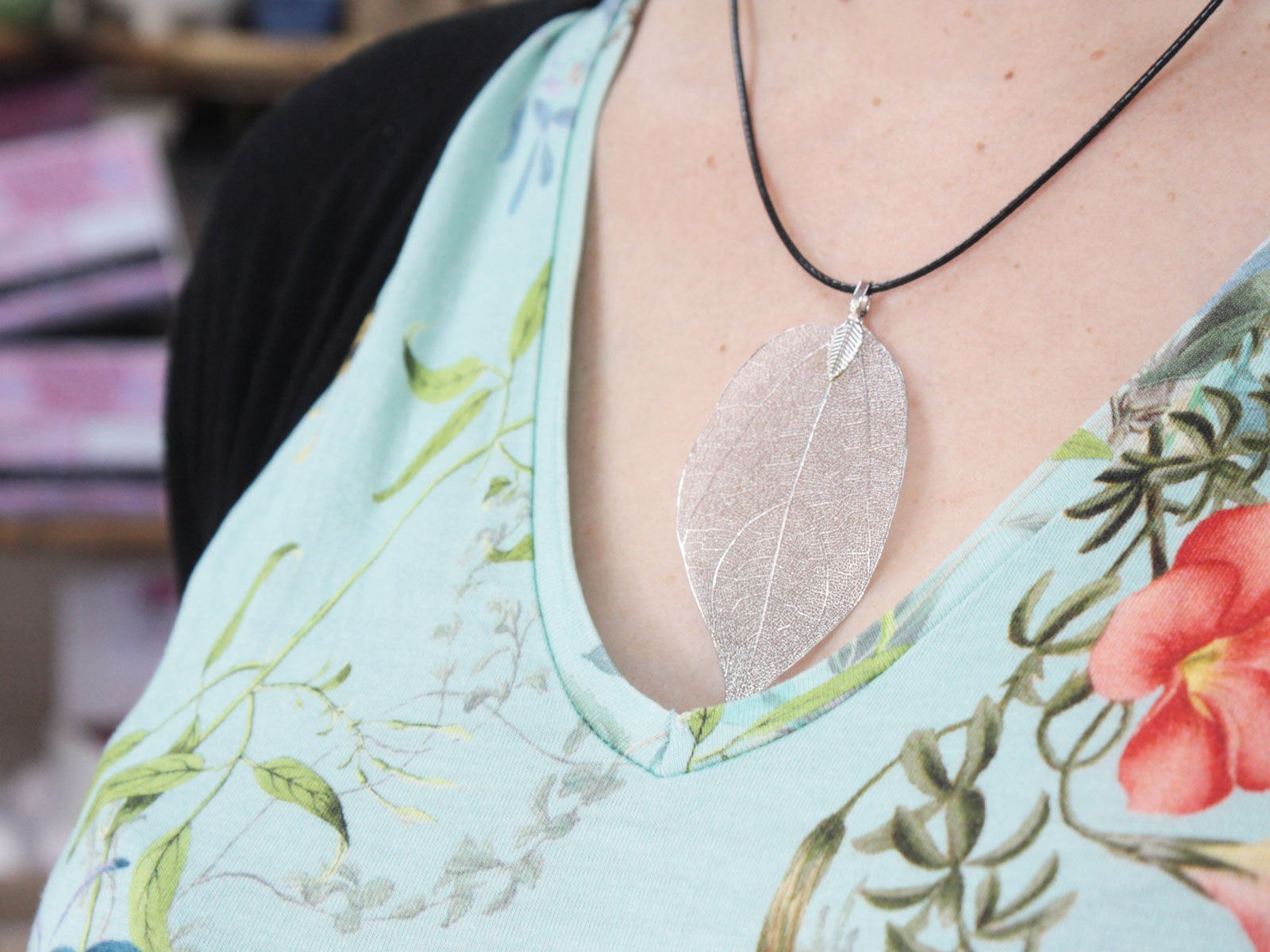 Bravery Leaf Necklace and Earrings Set - Floral Fawna