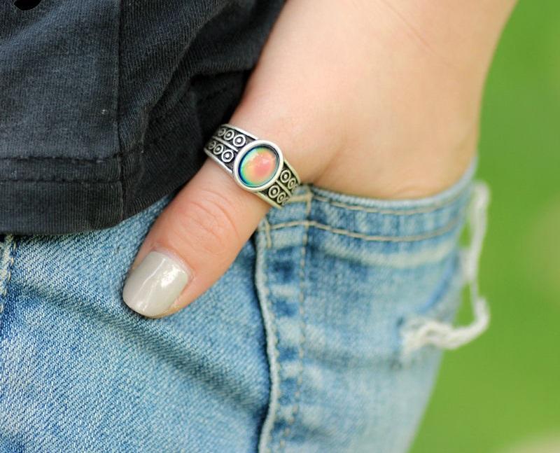 Vintage Style Magical Mood Ring - Floral Fawna