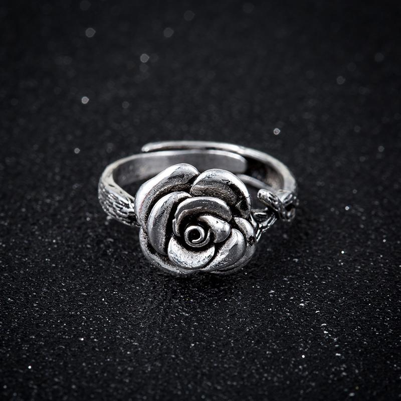 Vintage Style Rose Ring - Floral Fawna