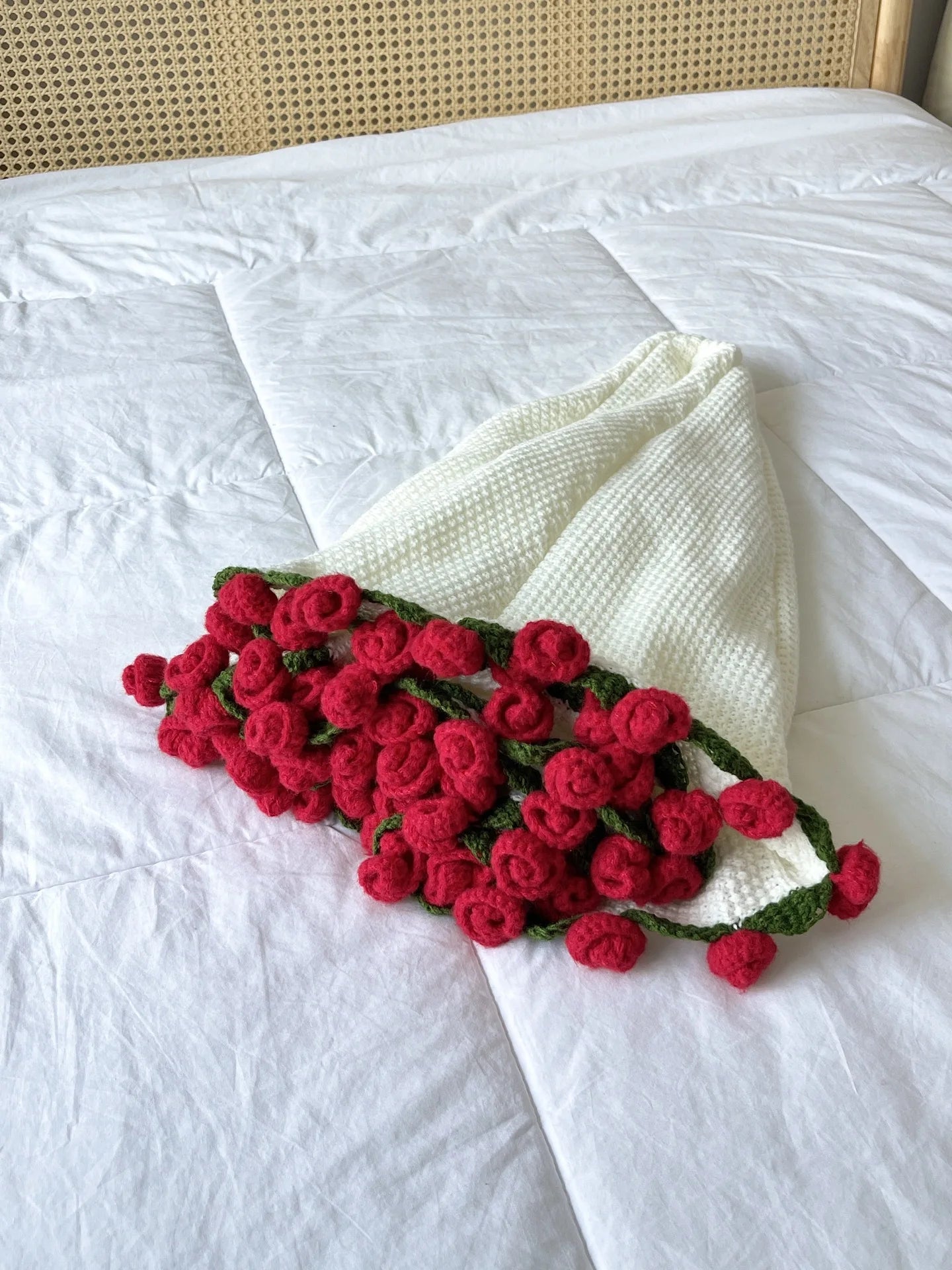 Red Rose Trim Circular Blanket