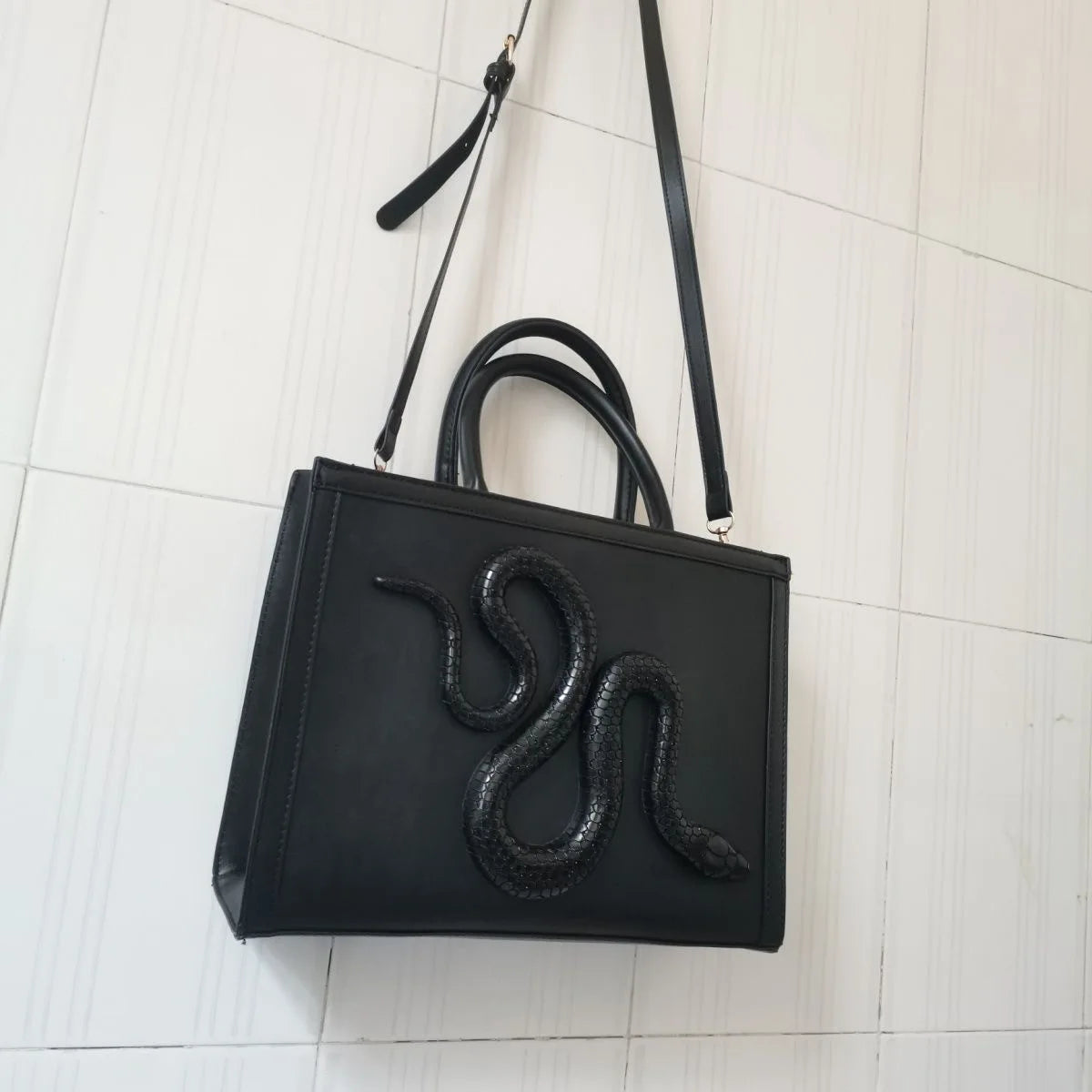 3D Faux Croc Skin Snake Bag