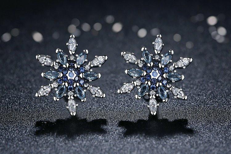 Crystal Snowflake Stud Earrings - Floral Fawna