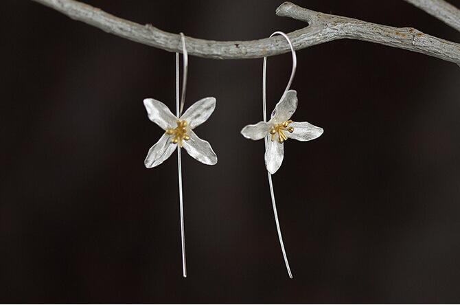 Elegant Flower Silver Earrings - Floral Fawna