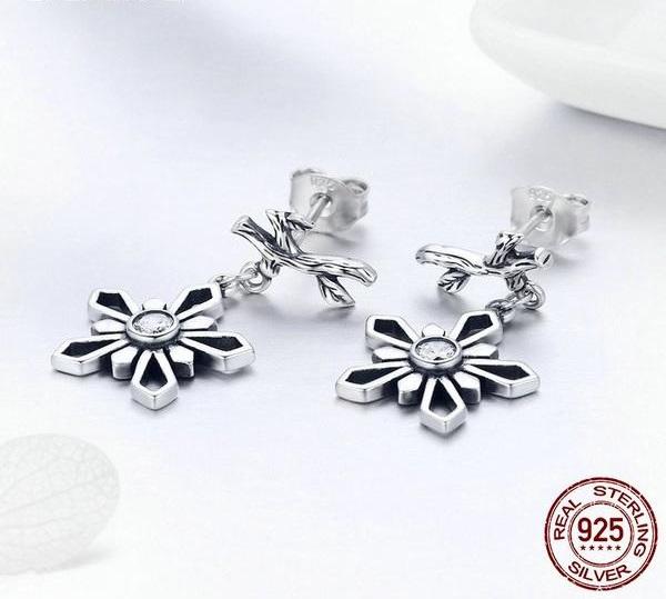 Hanging Snowflake Silver Earrings - Floral Fawna