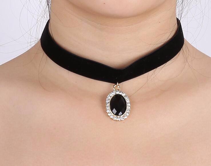 Black Gem Velvet Choker Necklace - Floral Fawna