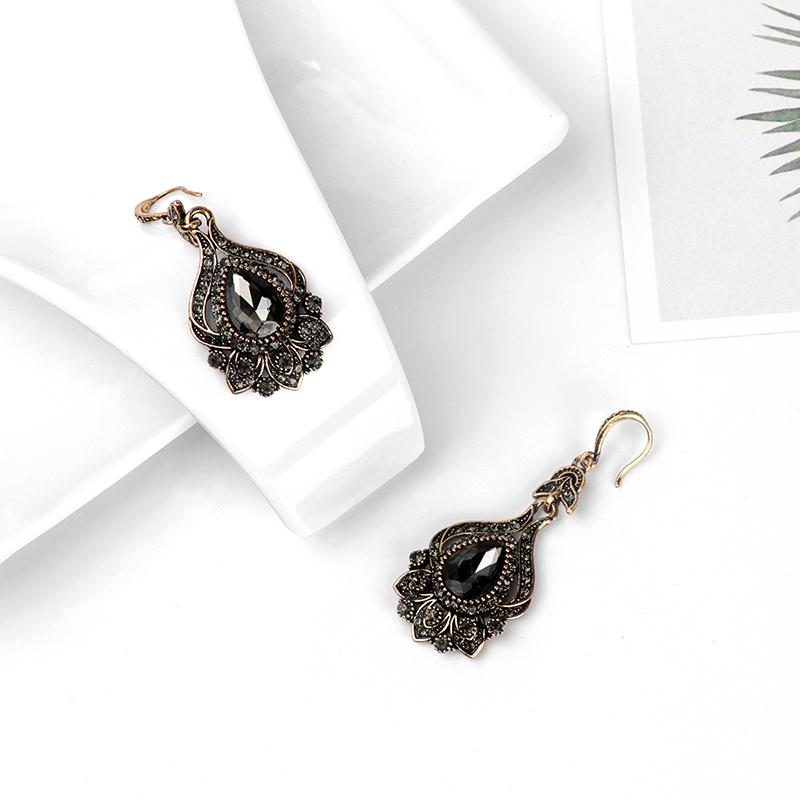 Vintage Style Black Crystal Earrings - Floral Fawna