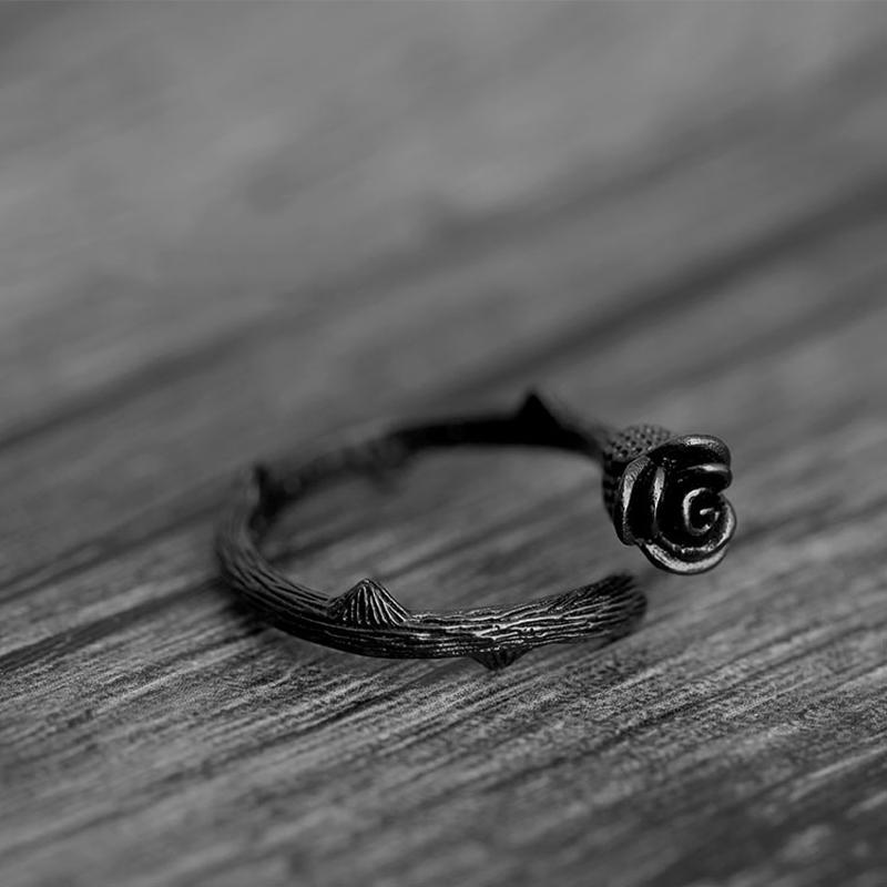 Black Rose Gothic Beauty Ring - Floral Fawna