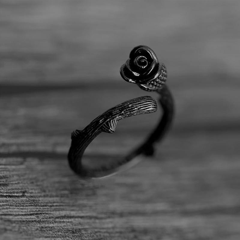 Black Rose Gothic Beauty Ring - Floral Fawna
