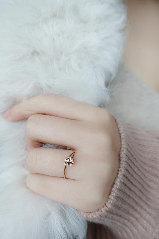 Dainty Flower Princess Ring - Floral Fawna