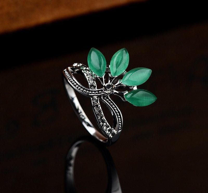 Natural Agate Jade Crystal Ring - Floral Fawna