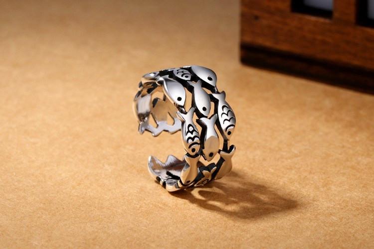 Silver fish store ring